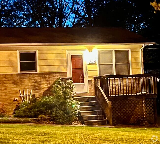 Building Photo - 609 S Cedar Ave