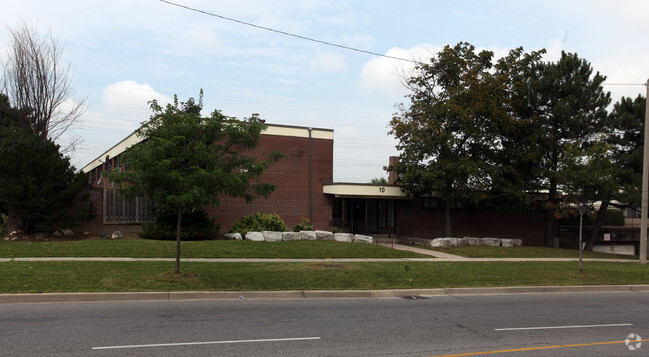 Building Photo - 10 Bergamot Ave