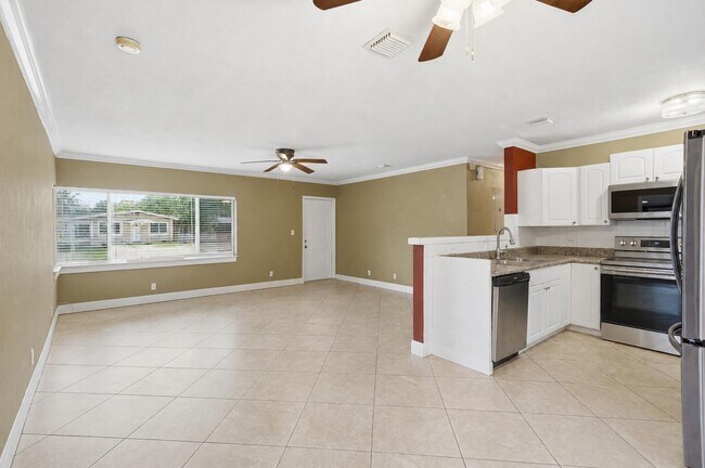 Foto del edificio - 1129 NW 7th Terrace