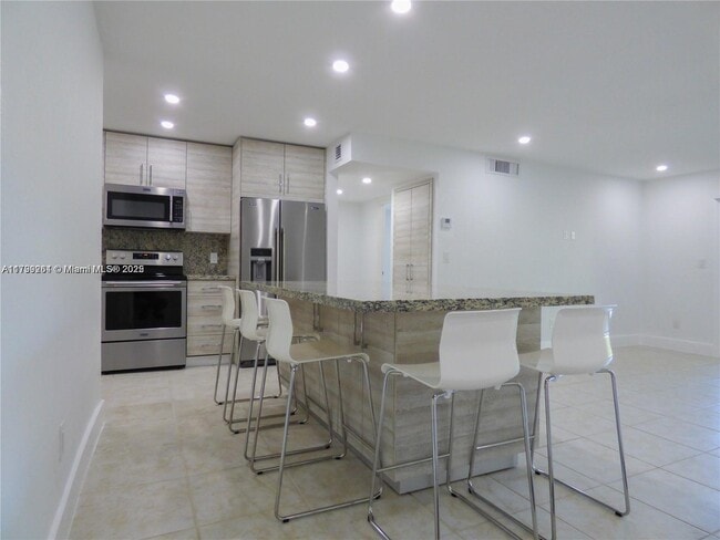 Building Photo - 10355 N Kendall Dr
