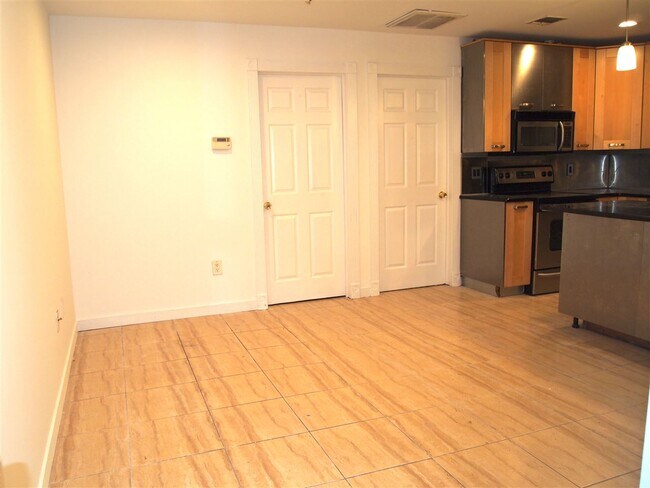 Foto del edificio - 184 New York Ave