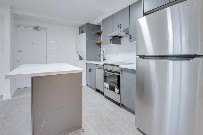 Building Photo - 642 Hamilton Rd