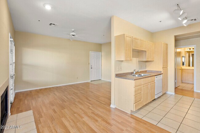 Foto del edificio - 9600 N 96th St