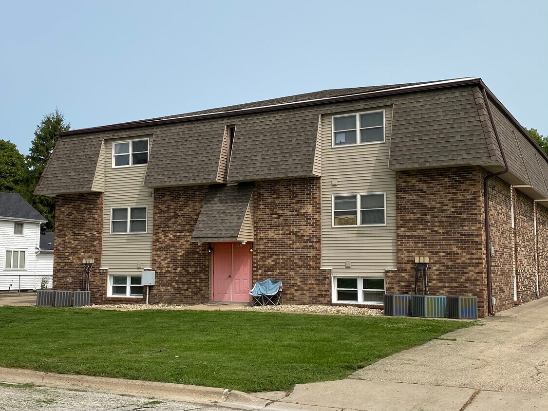 Front - 431 W David St