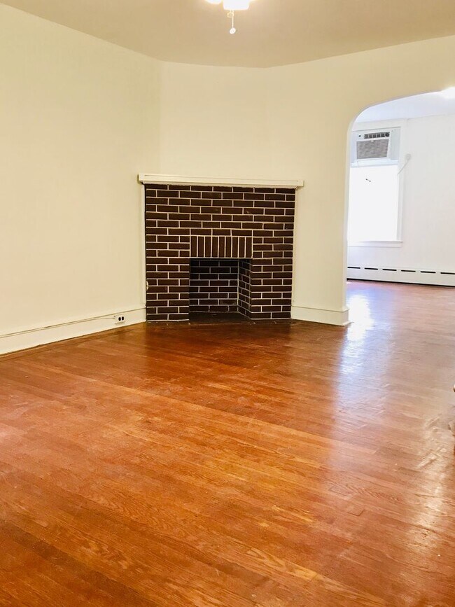 Foto del edificio - Gorgeous 3-Bedroom Townhome in Lawncrest! Available NOW!
