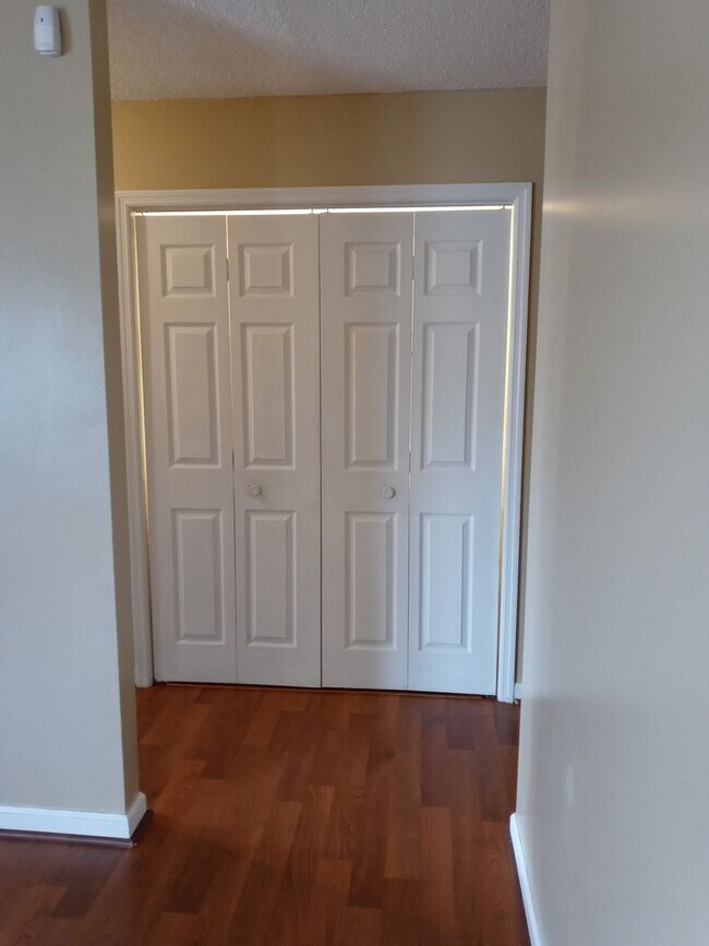 Foto del edificio - 3 bd/ 2 ba located MINUTES from Fort Bragg! Quiet Neighborhood!