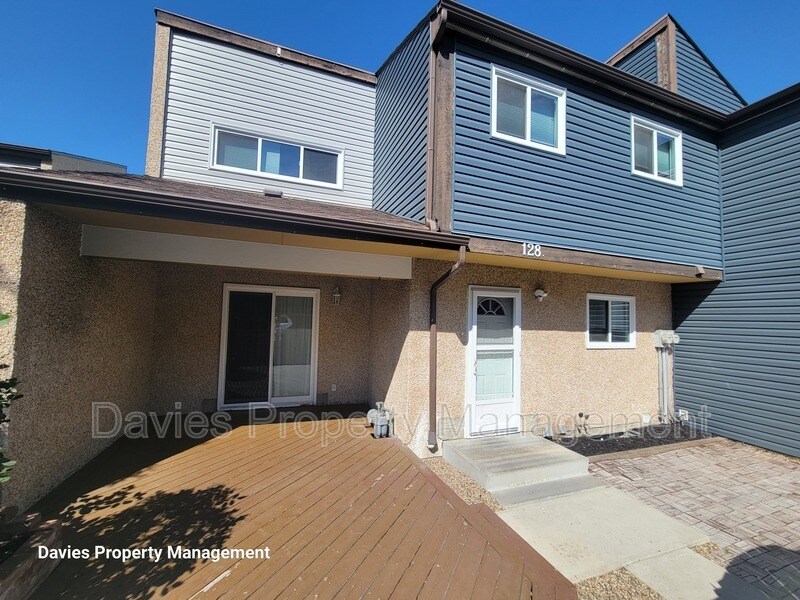 Primary Photo - 128 Kaskitayo Ct NW