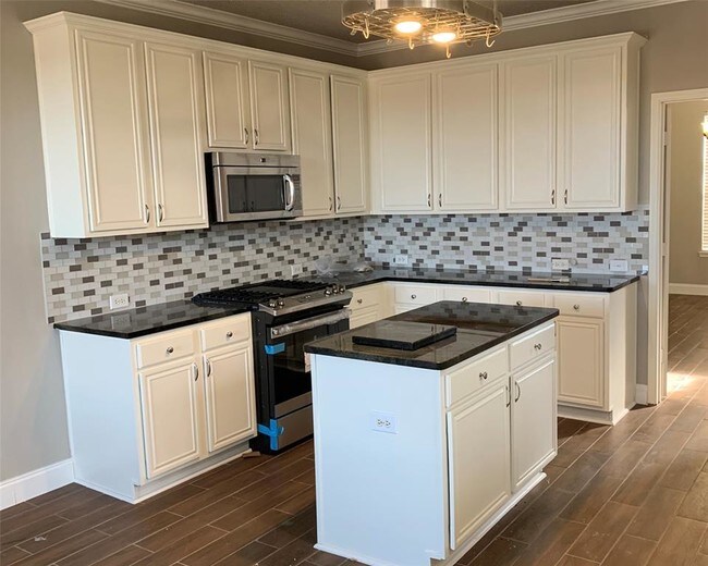 Foto del edificio - 4408 Lakeside Dr