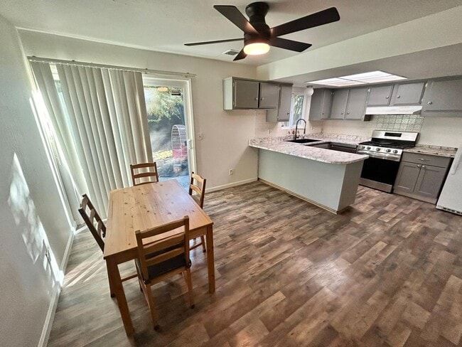 Building Photo - Beautiful 4 bed 2 bath Home in East Davis