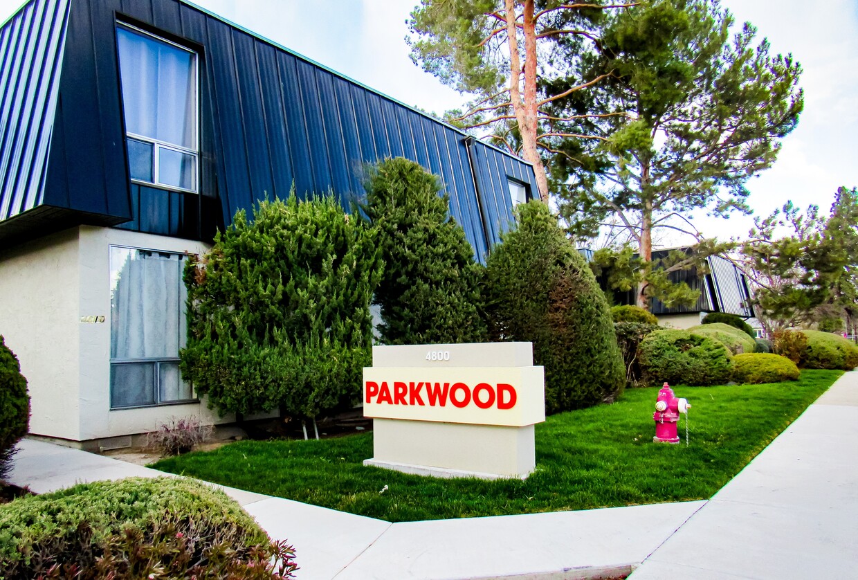 Primary Photo - Parkwood Apartments