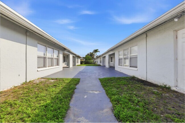 Foto del edificio - 5648 NW 28th St