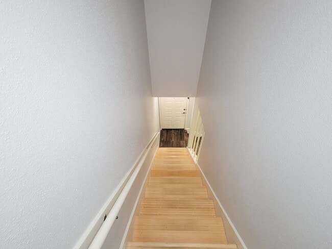 Building Photo - Medical Center Living at Its Best – Poolsi...