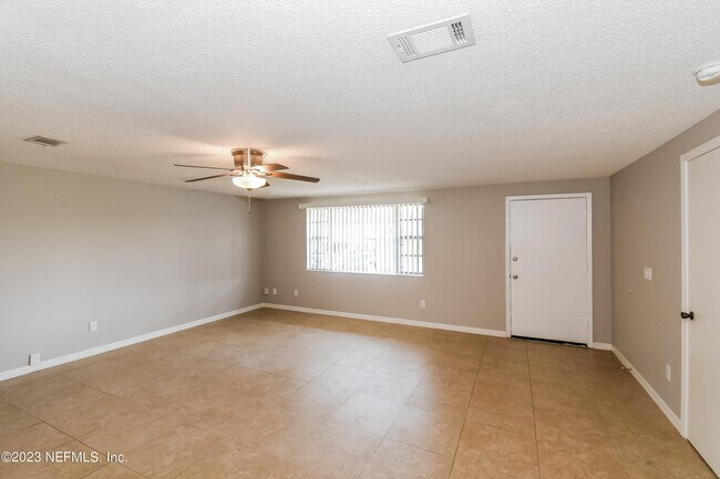 Foto del edificio - 2911 Tanglewood Blvd