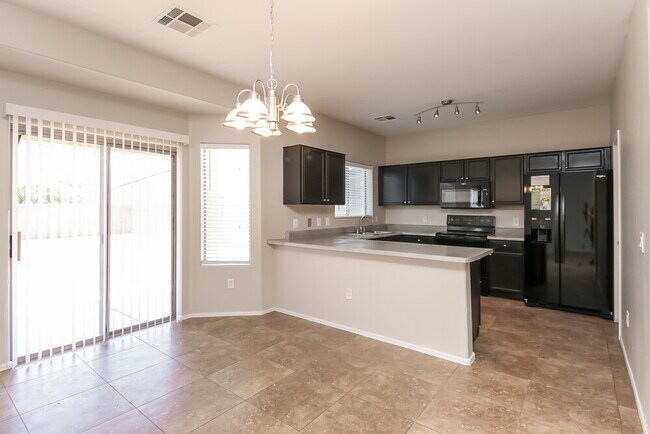 Foto del edificio - 6055 W Jones Ave