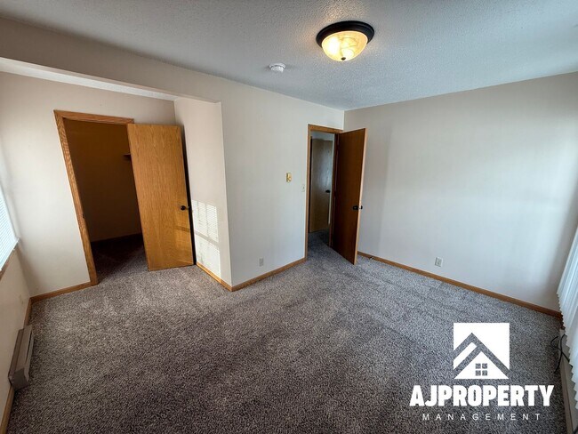 Foto del edificio - 812 Canyon Ave