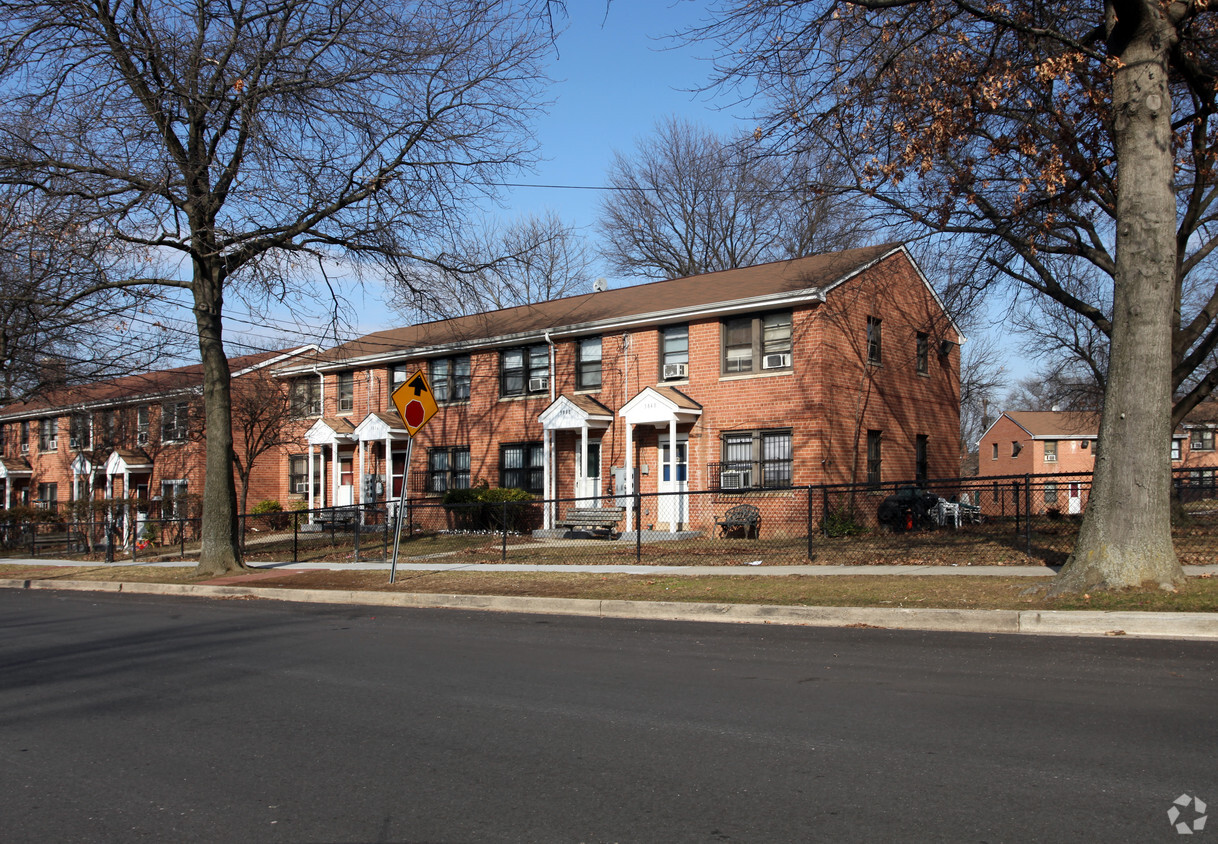 Building Photo - Ashford Manor