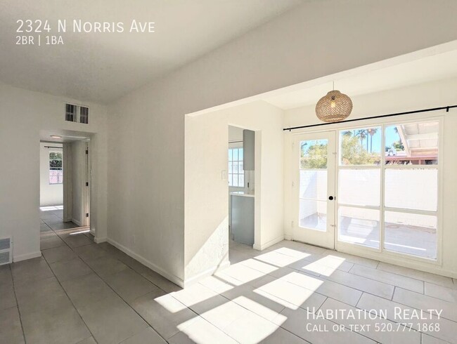 Building Photo - Remodeled 2Bed/1Bath, near the U of A near...