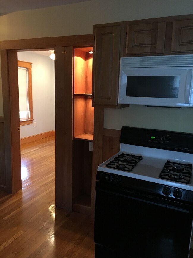 Kitchen - 35 Eatonia St