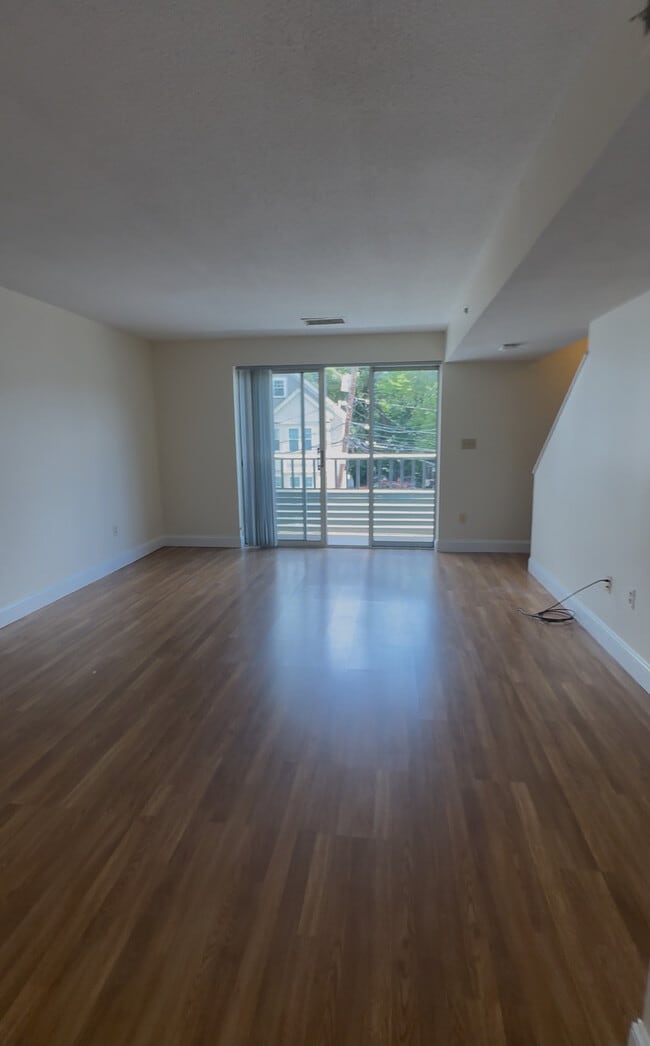 Building Photo - 142 North Beacon St