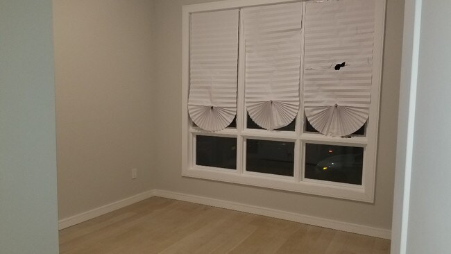 Building Photo - 1935 E 18th St