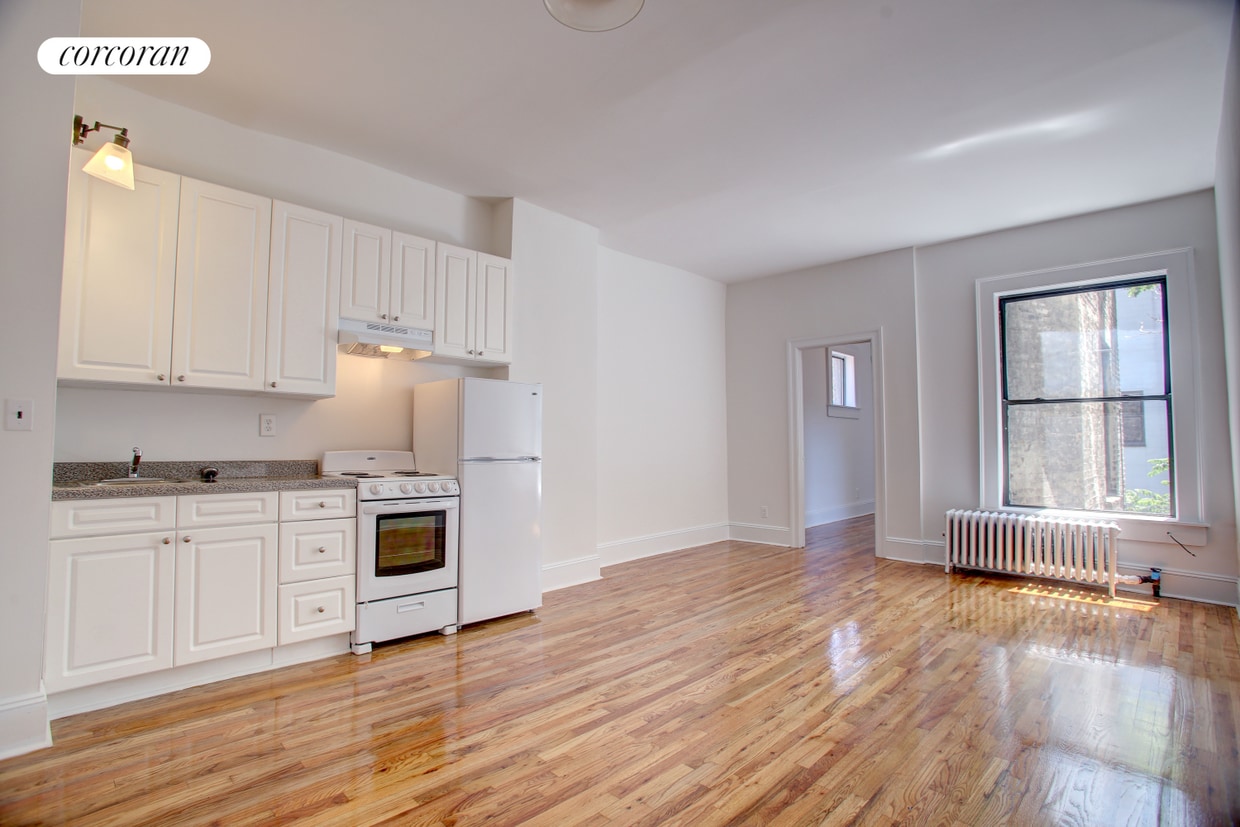 Primary Photo - 304 W 30th St