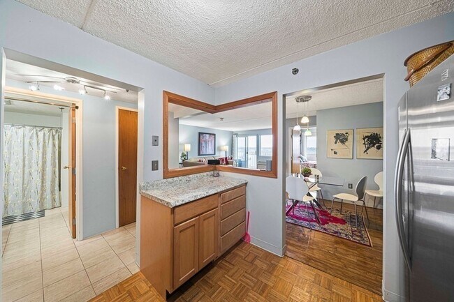 Building Photo - 200 Cove Way