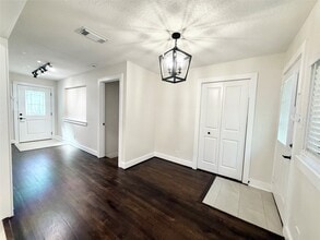 Building Photo - 318 Caladium St