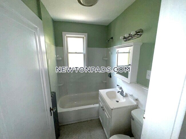 Building Photo - 747 Boylston St