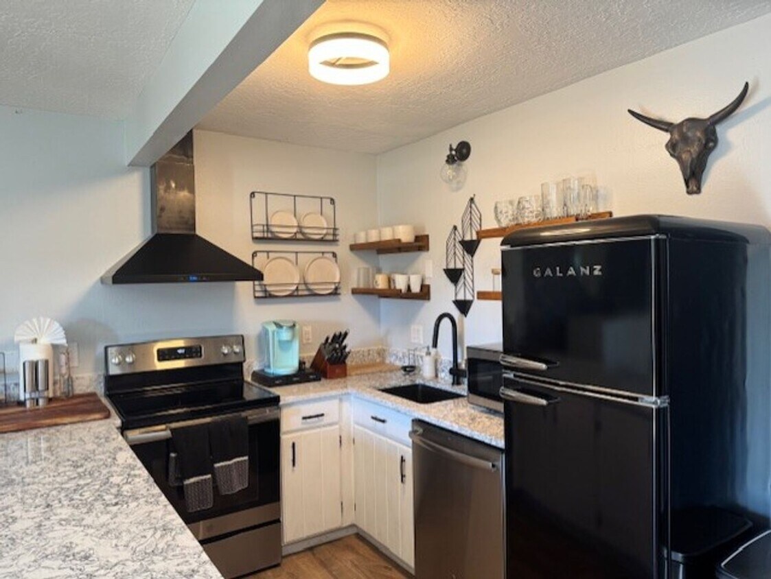 Primary Photo - Move In Special! Long Term Rental- Dillon ...