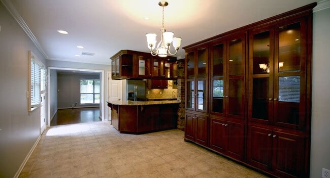 Foto del edificio - 3-Bedroom 3-Bath Executive Home in Mountain Brook
