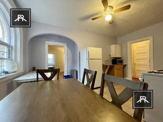 Foto del edificio - 4 bedroom in Brookline MA 02446