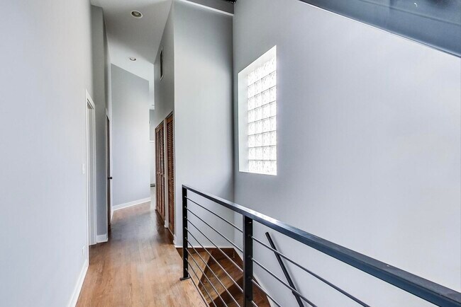 Foto del edificio - 1022 N Wood St
