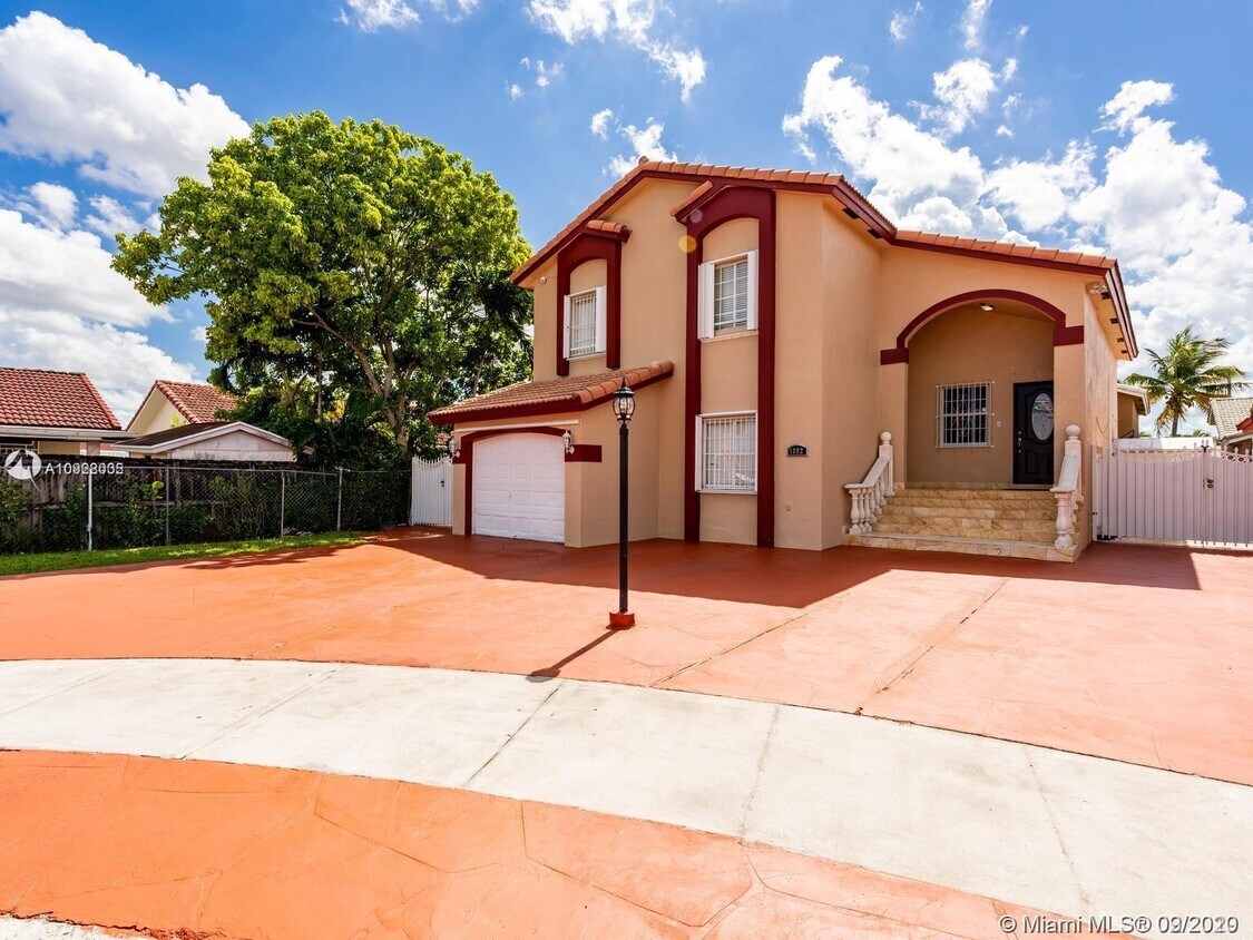 Foto principal - 1082 SW 142nd Ct