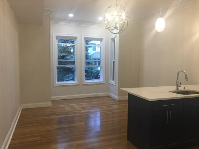 Building Photo - 7 Ashford St