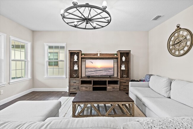 Building Photo - 5709 Silver Sun Dr