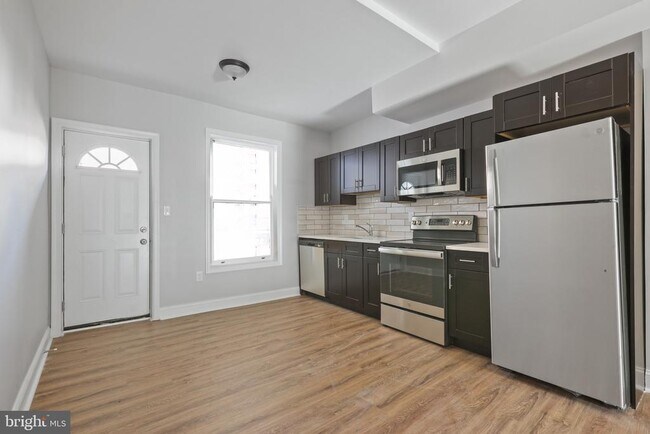 Foto del edificio - 2624 E Madison St