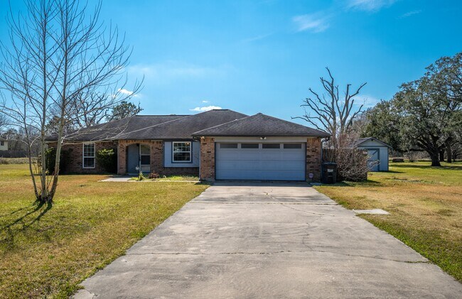 Building Photo - 140 Lakewood Dr