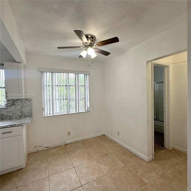 Building Photo - 1 bedroom in Hollywood FL 33020