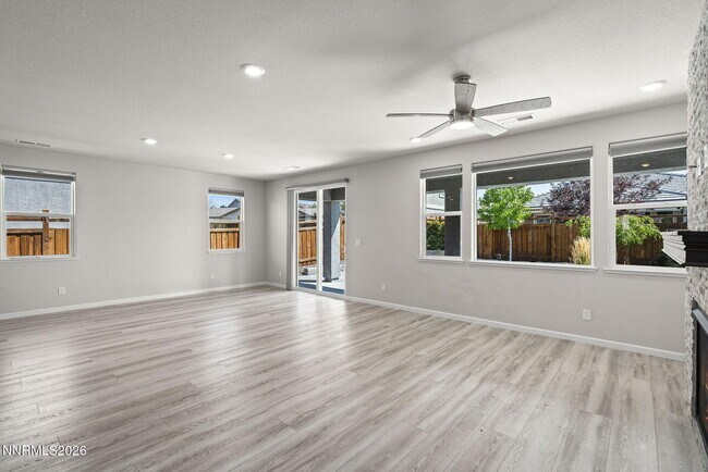 Foto del edificio - 7230 Treeline Ct