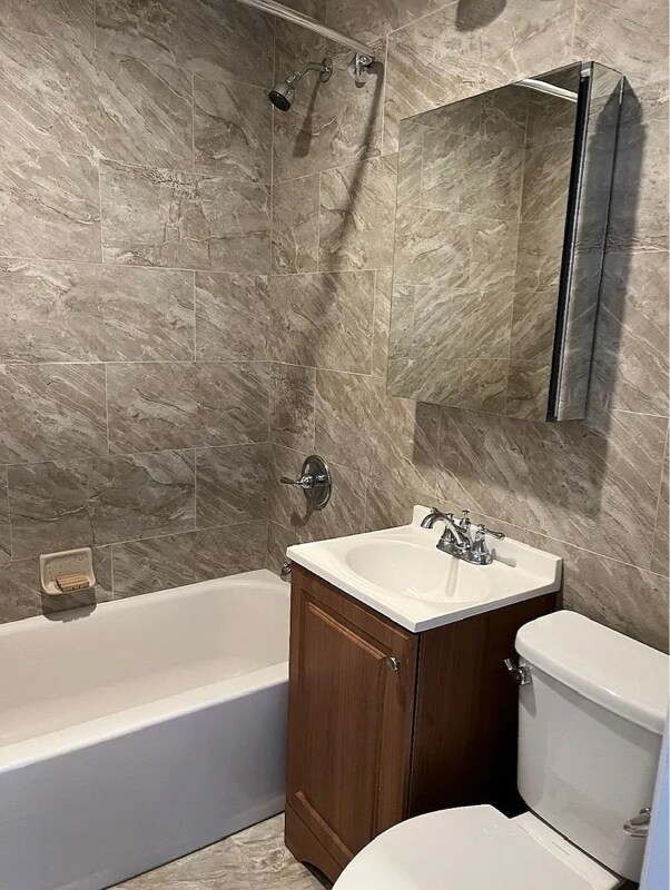 Foto del edificio - 5-7 Royalton Pl