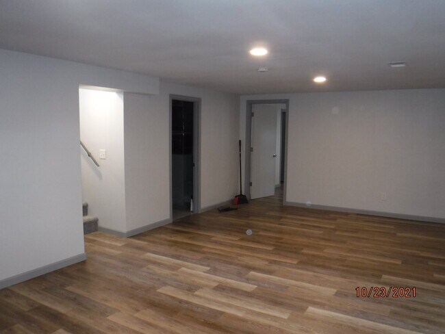 Building Photo - 3510 W Francis Ave