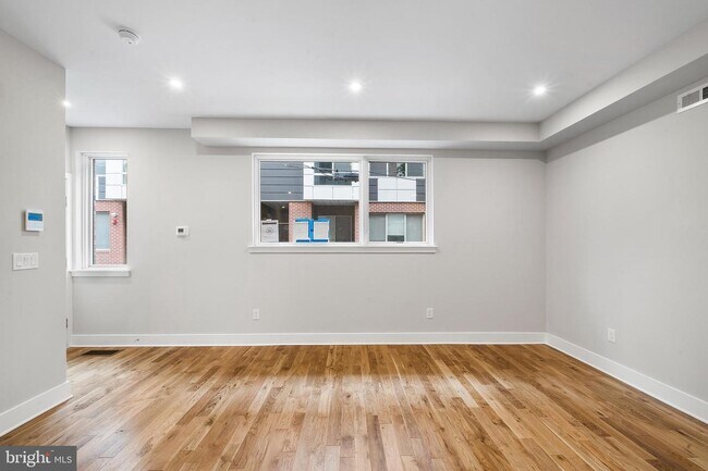 Building Photo - 2633 Annin St