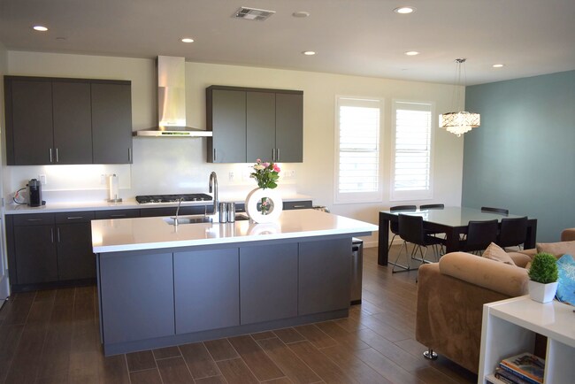 Foto del edificio - 3 Story 4 Bedroom 3.5 Bath Home in Del Sur...