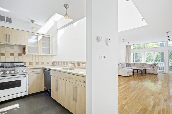 Building Photo - 14 Chauncy St