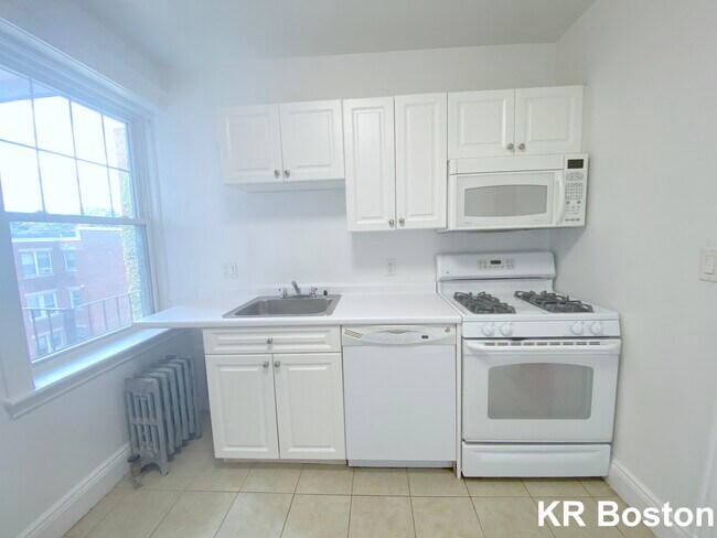Building Photo - 15 Selkirk Rd