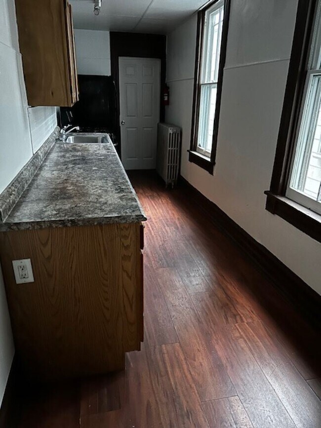 Building Photo - 4 br, 1 bath House - 222 N 11TH ST