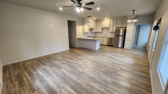 Foto del edificio - 347 L-12