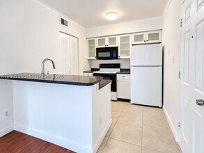 Building Photo - 550 S Park Rd