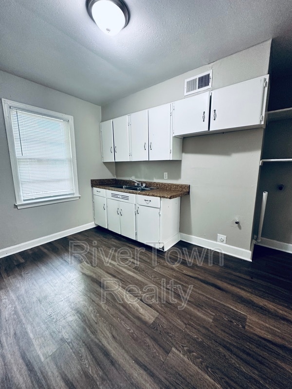 Foto del edificio - 3364 Rosamond Ave