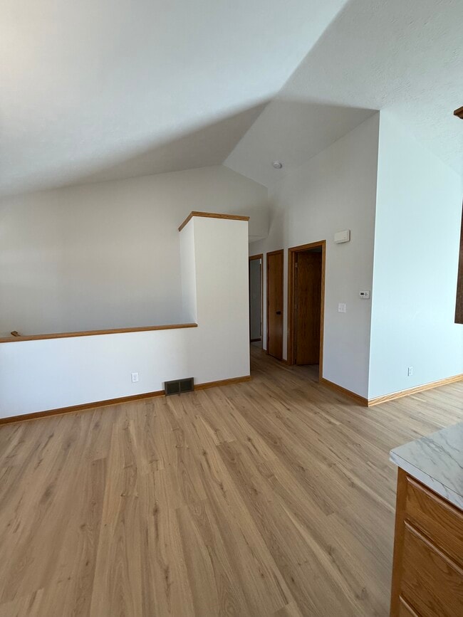 Building Photo - 8197 Cottonwood Dr